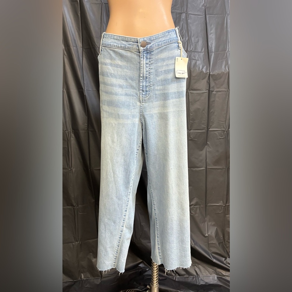 a.n.a Light Blue Wide Leg Cropped Jeans